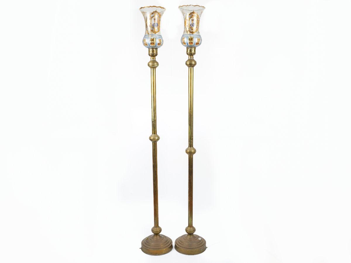 Par de candeeiros de pé