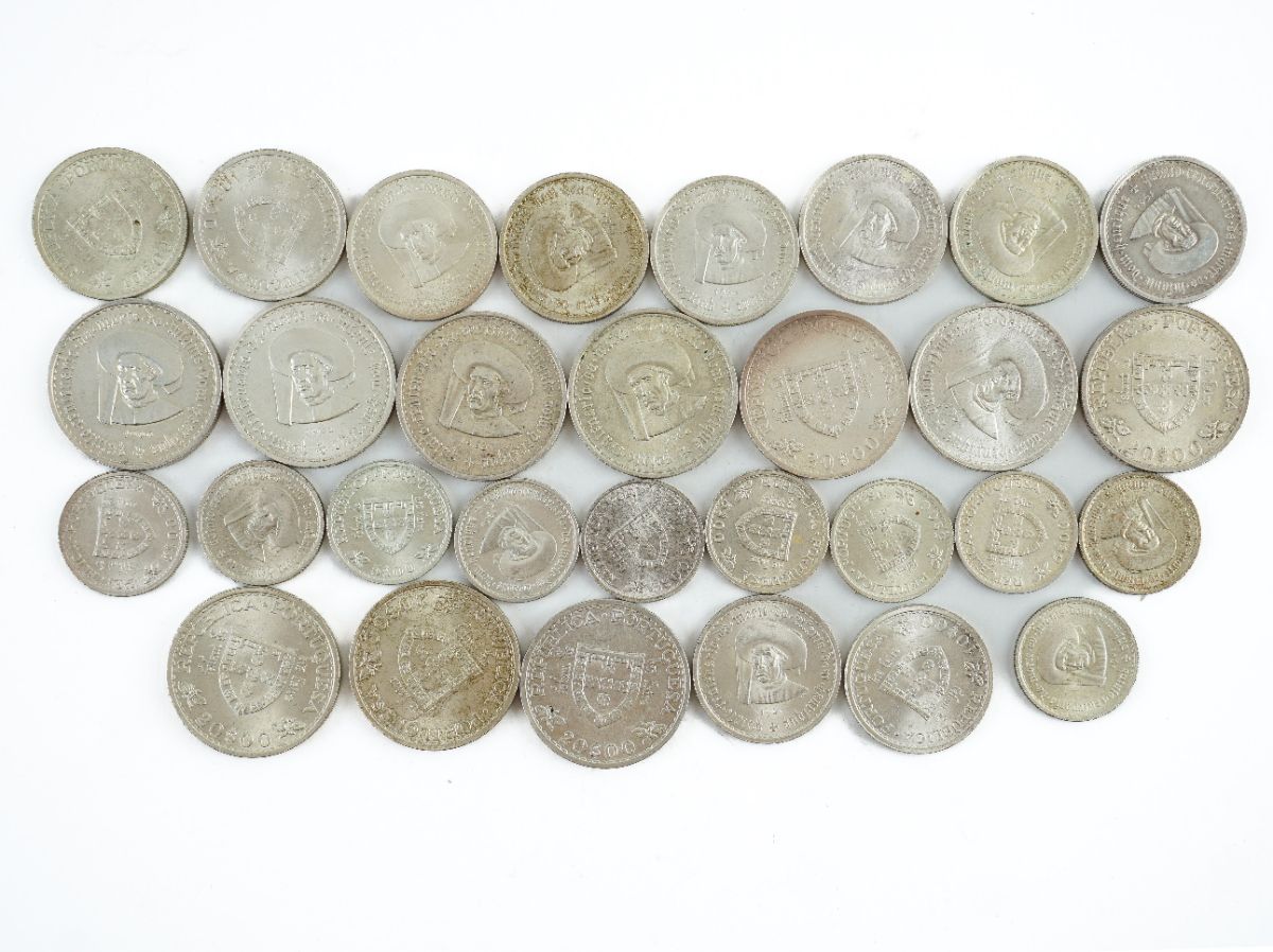 Conjuntos de moedas do Infante D. Henrique