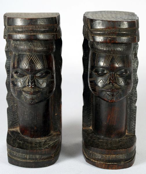 Par de Esculturas em Pau Preto