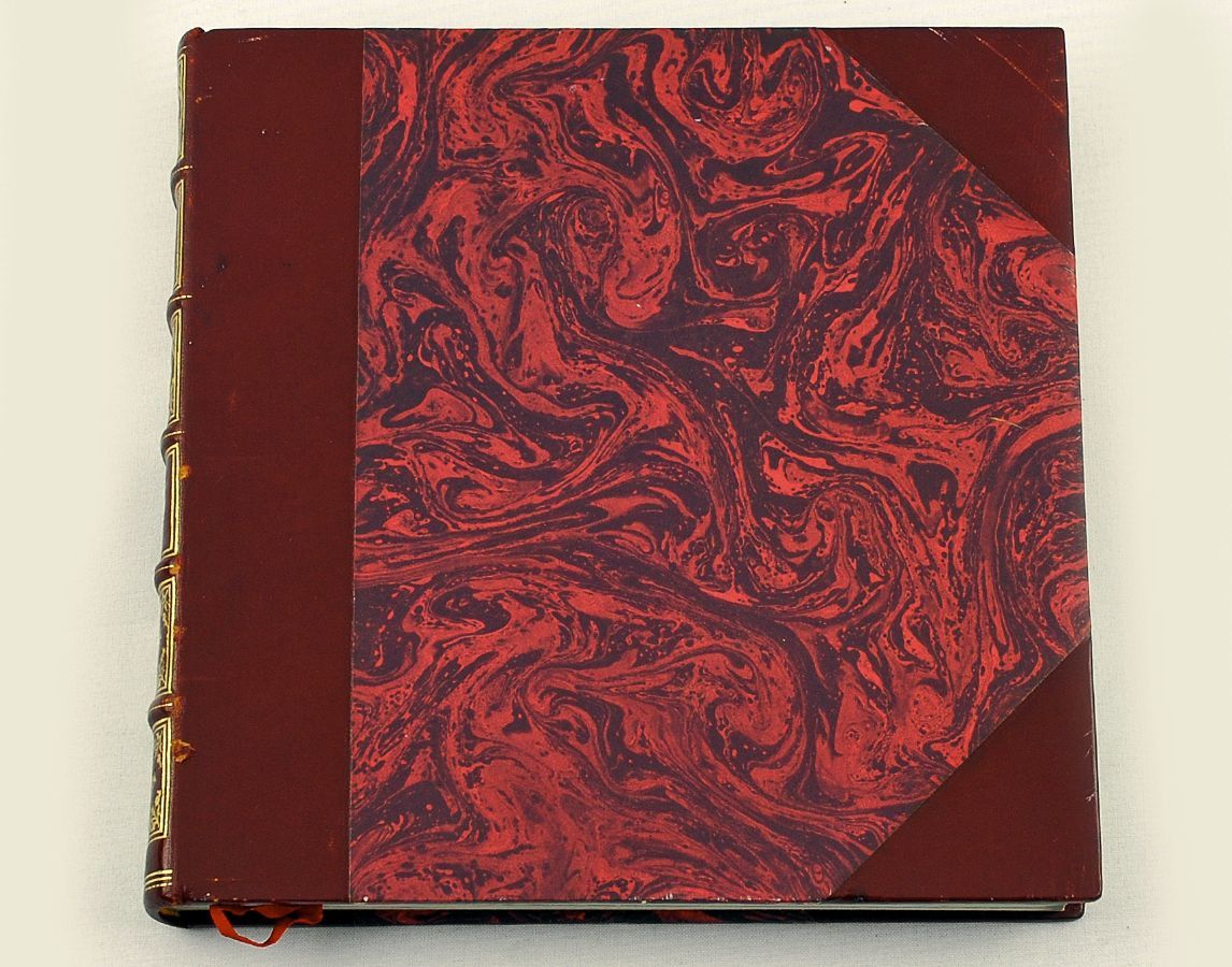 Livro com bonita encadernação