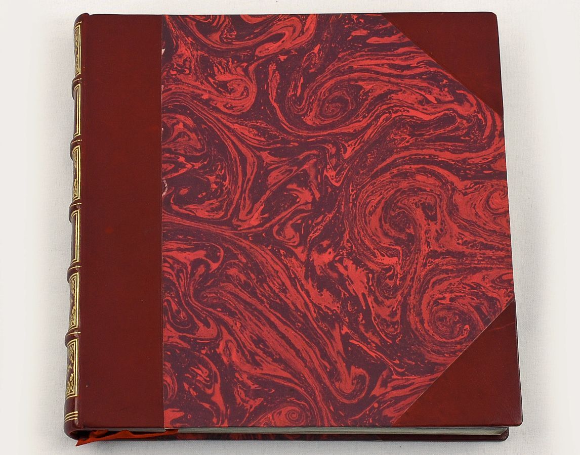 Livro com bonita encadernação
