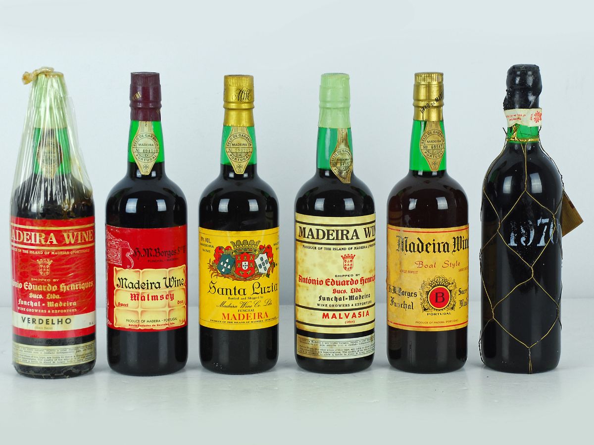 5 Garrafas de Vinho da Madeira