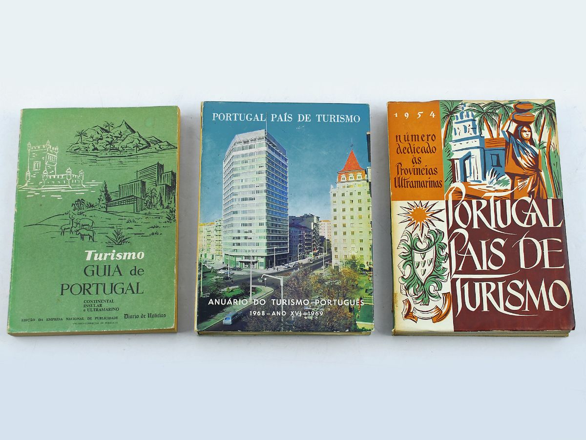3 livros de guia de Portugal