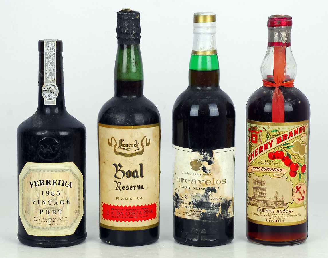 4 Garrafas diversas bebidas
