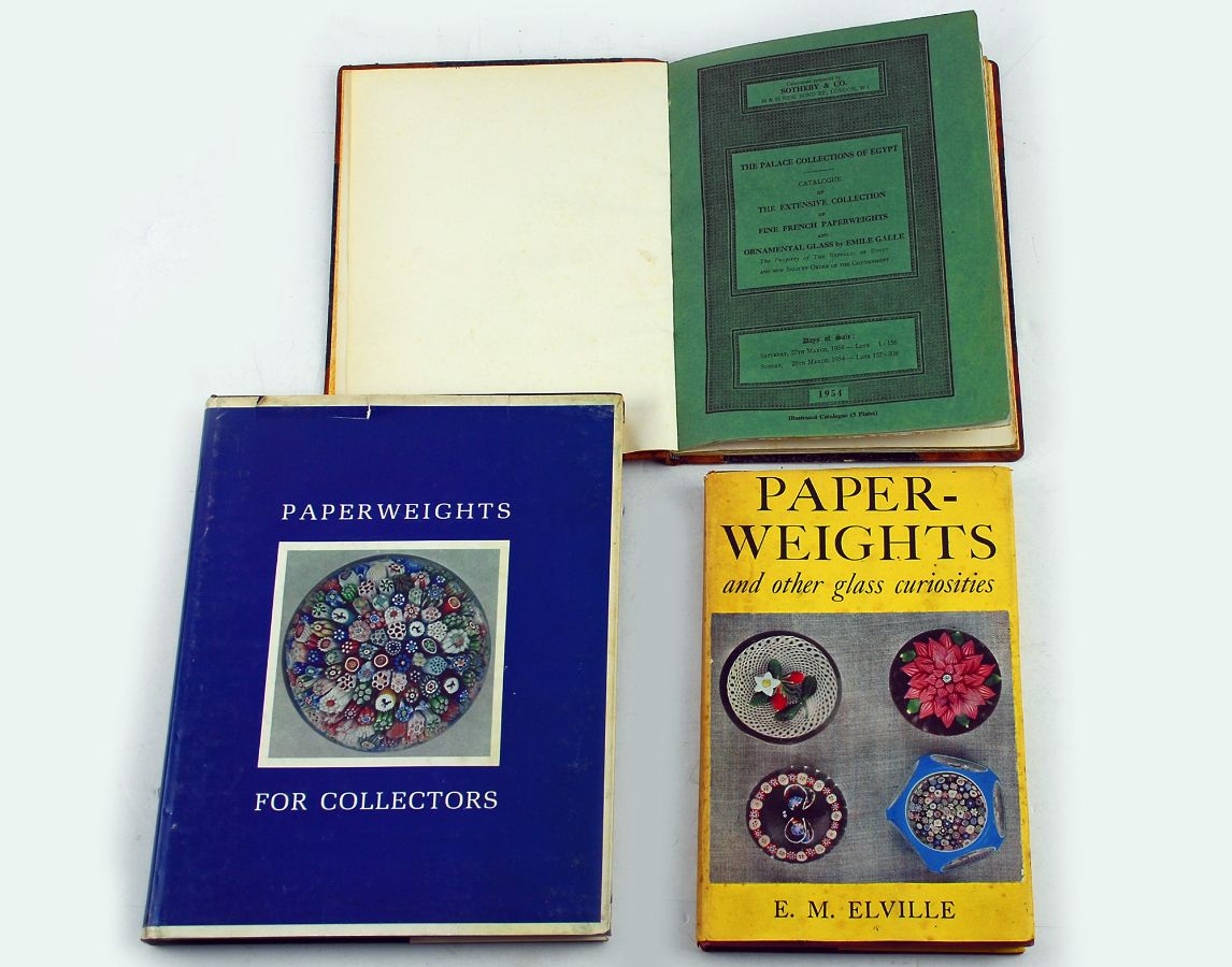 3 Livros sobre pisa-papéis