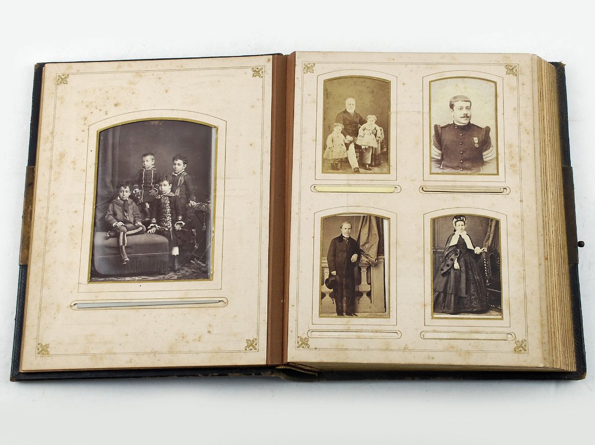 Albúm fotográfico com 90 fotografias antigas