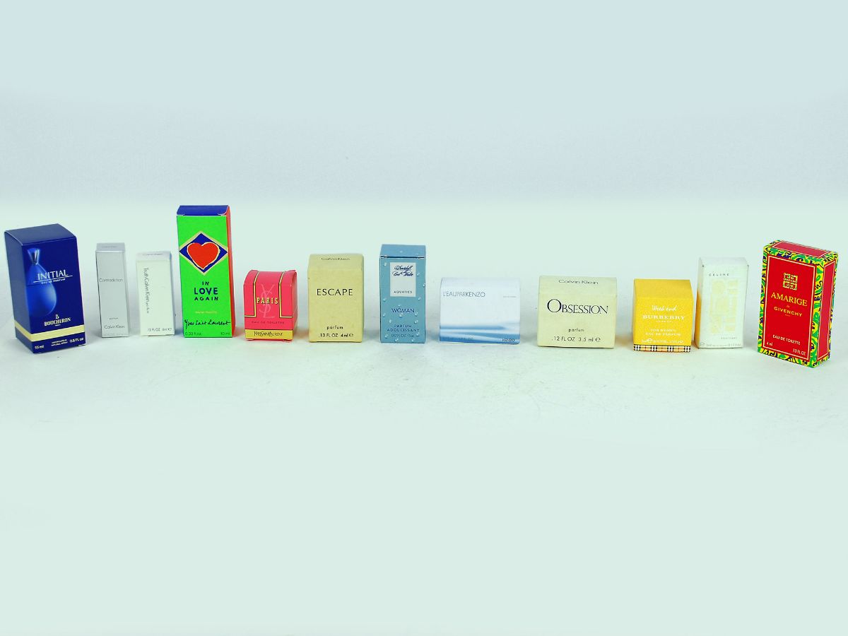 Lote de 12 miniaturas de perfume feminino (cheios e com caixa)