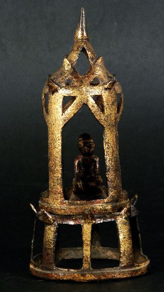 Buda no Templo em Bronze