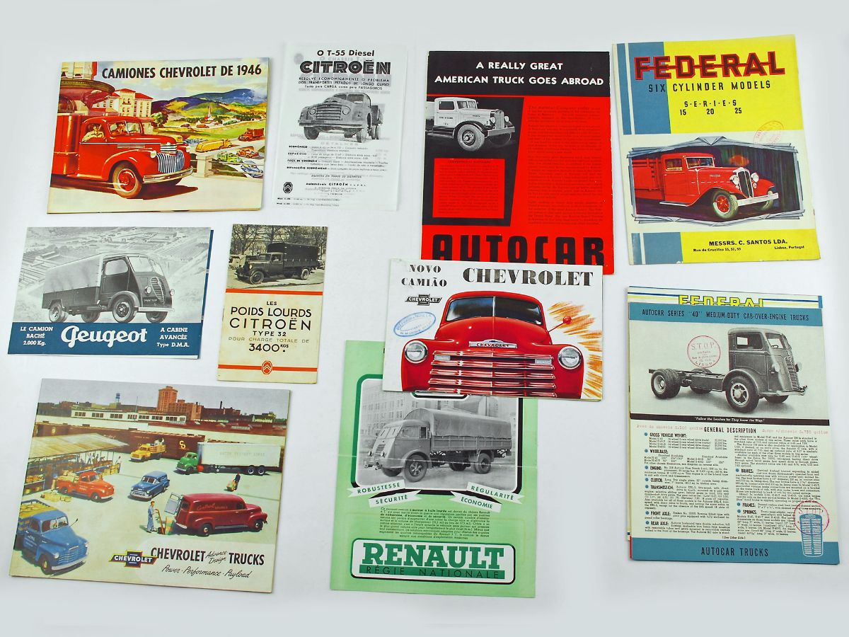 11 Folhetos sobre Camiões dos Anos 40