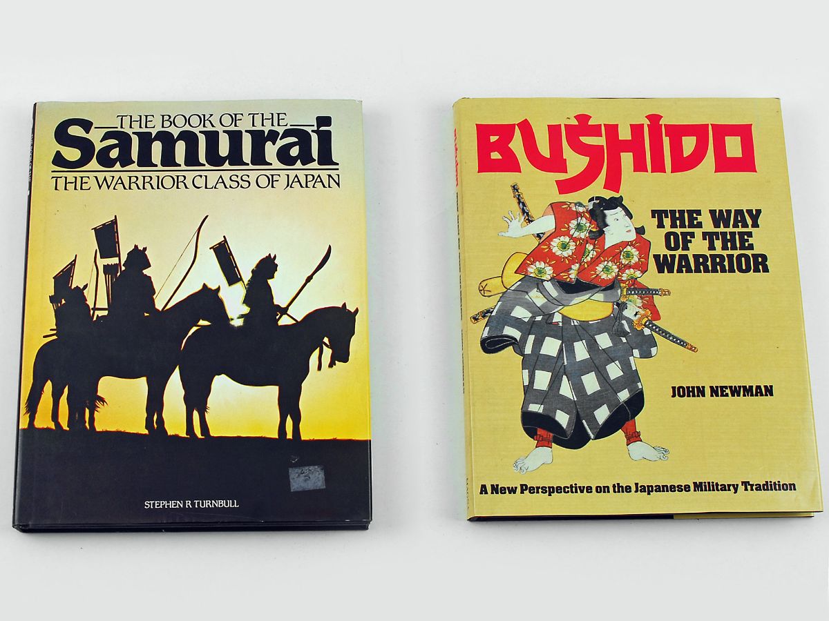 Lote de 2 livros sobre samurais