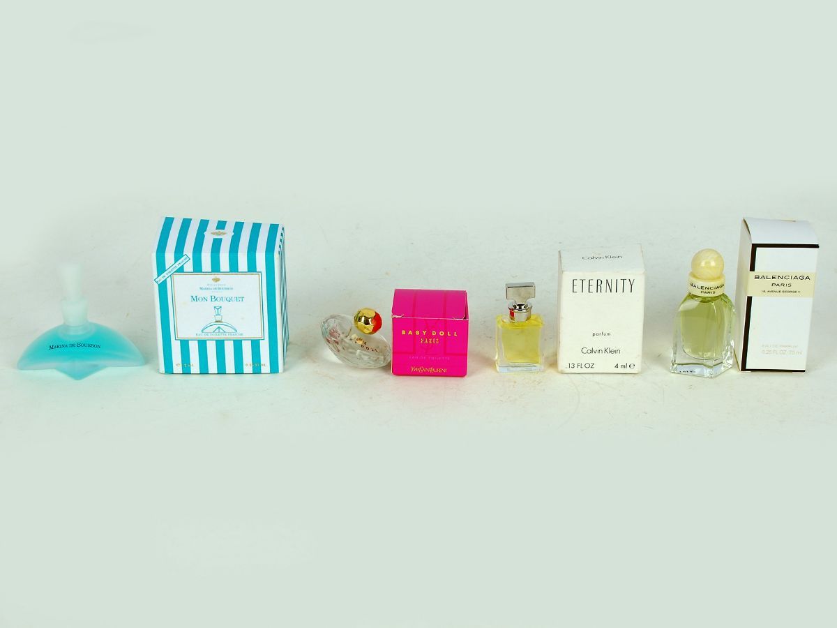 17 Miniaturas de perfumes Femininos