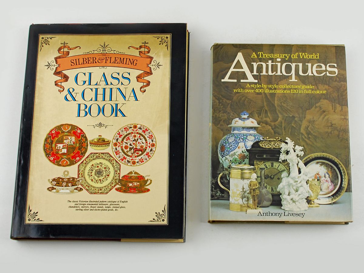 2 Livros sobre antiguidades