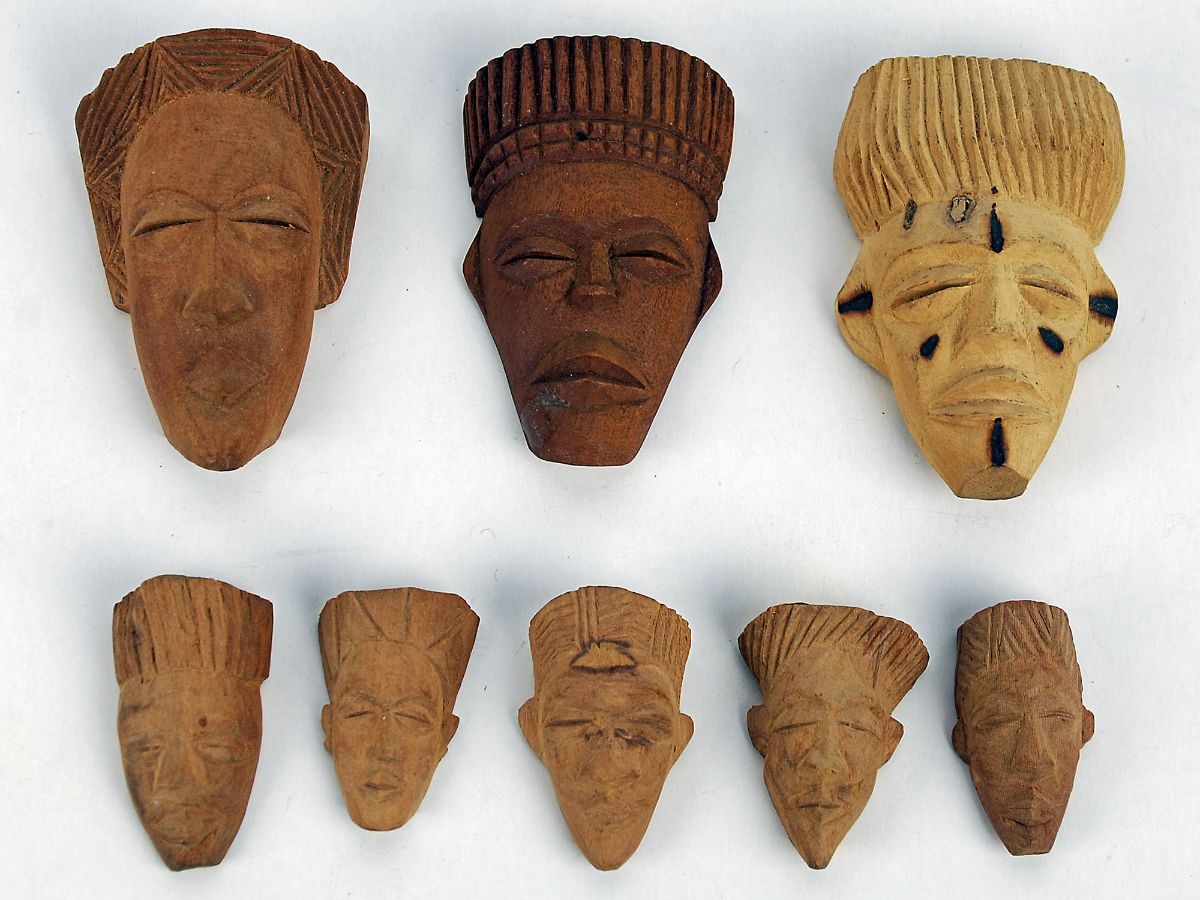 8 Pequenas esculturas Africanas