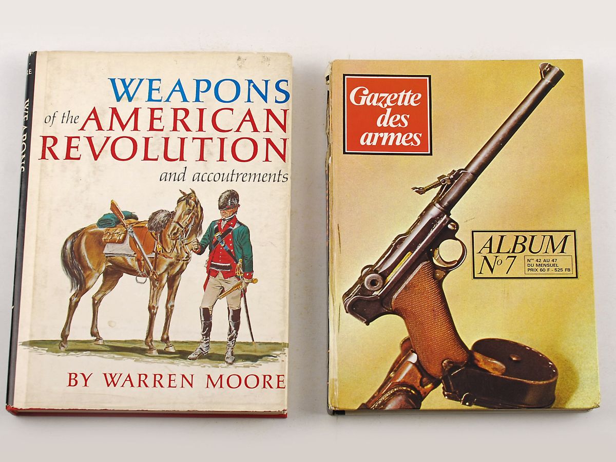 2 Livros sobre armas antigas