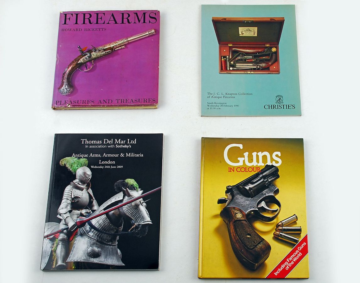 Lote de 4 livros sobre armas