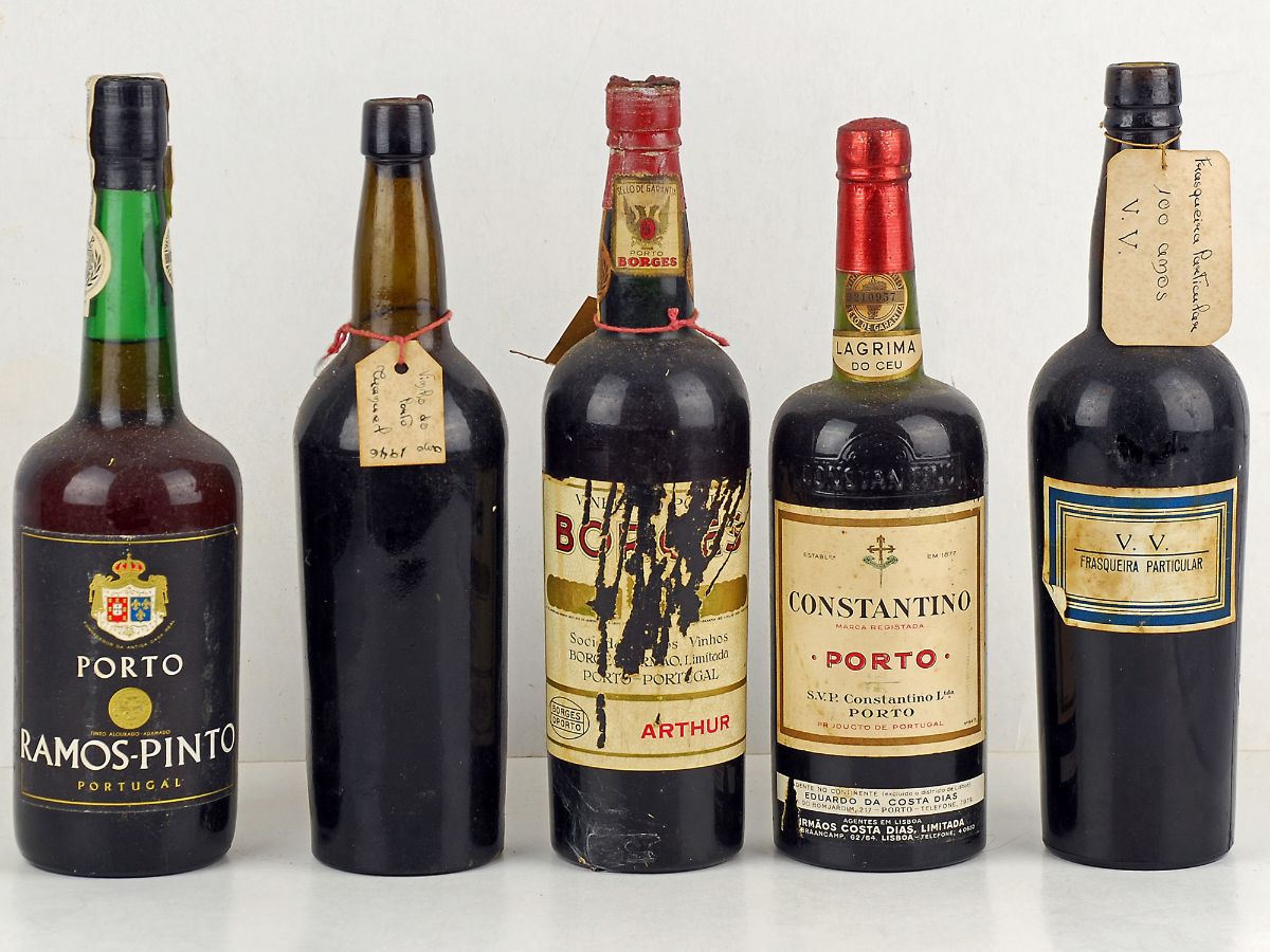 5 Garrafas de Vinho do Porto