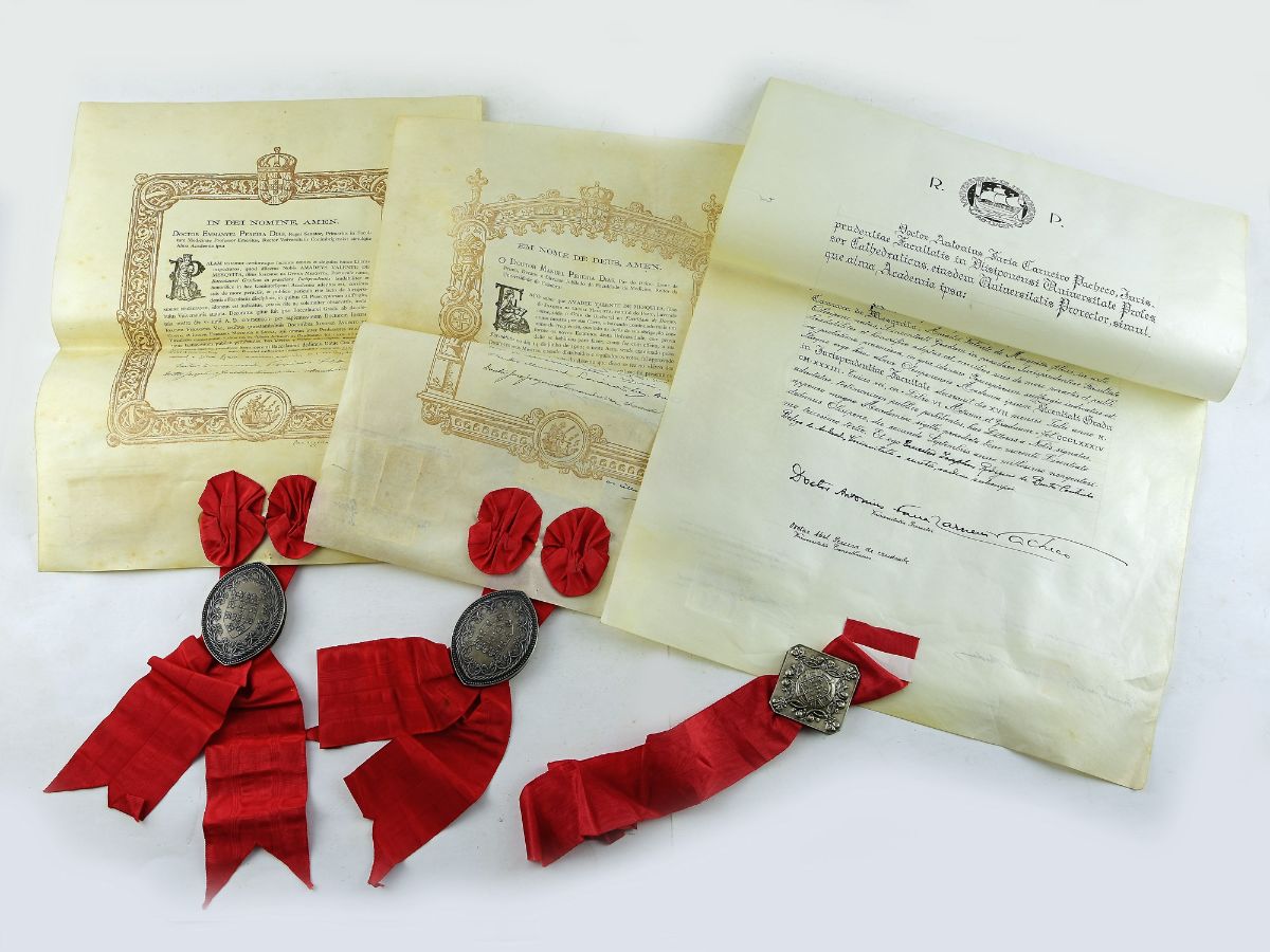 3 Diplomas de Faculdade Portuguesa