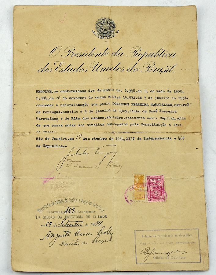 Documento de naturalização emitido pelo Presidente da República