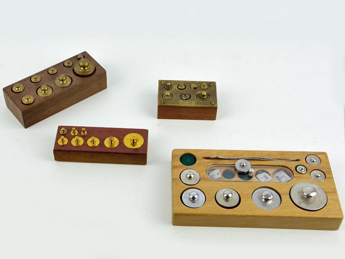 Conjunto de 4 Caixas de Pesos