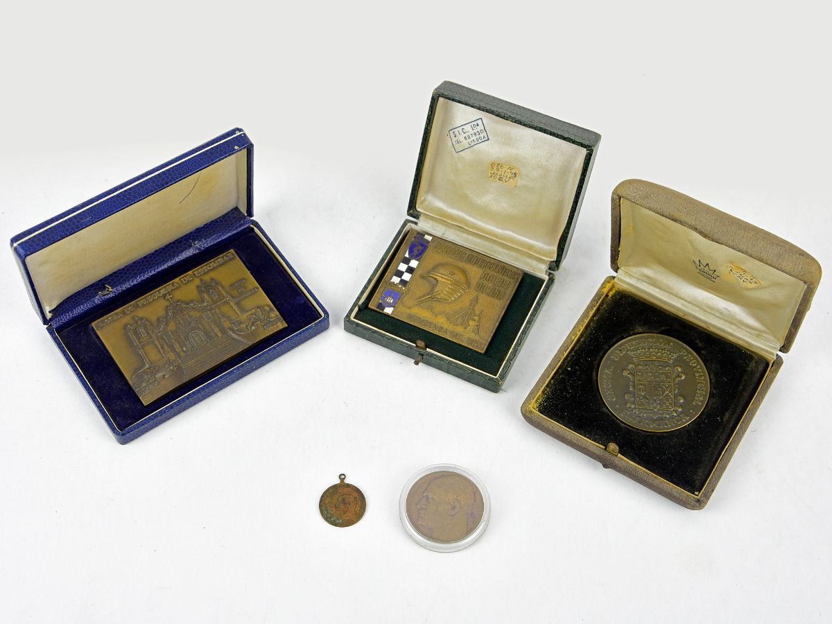 2 Medalhas Comemorativas
