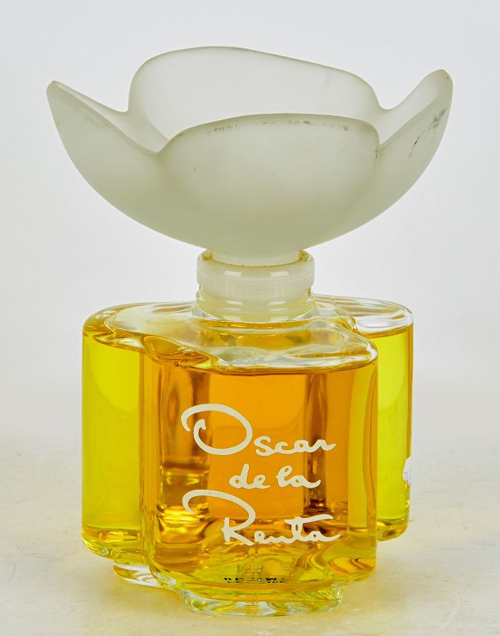 Fatisse gigante do perfume de Oscar de la Renta