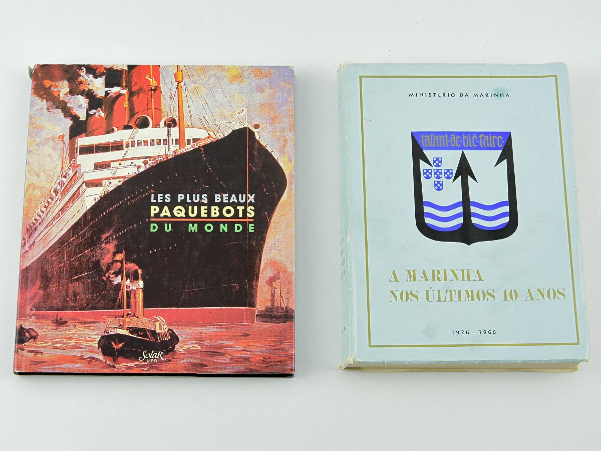 Livros diversos sobre a Marinha