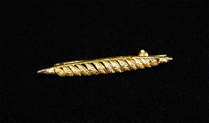 Alfinete em Ouro Contrastado