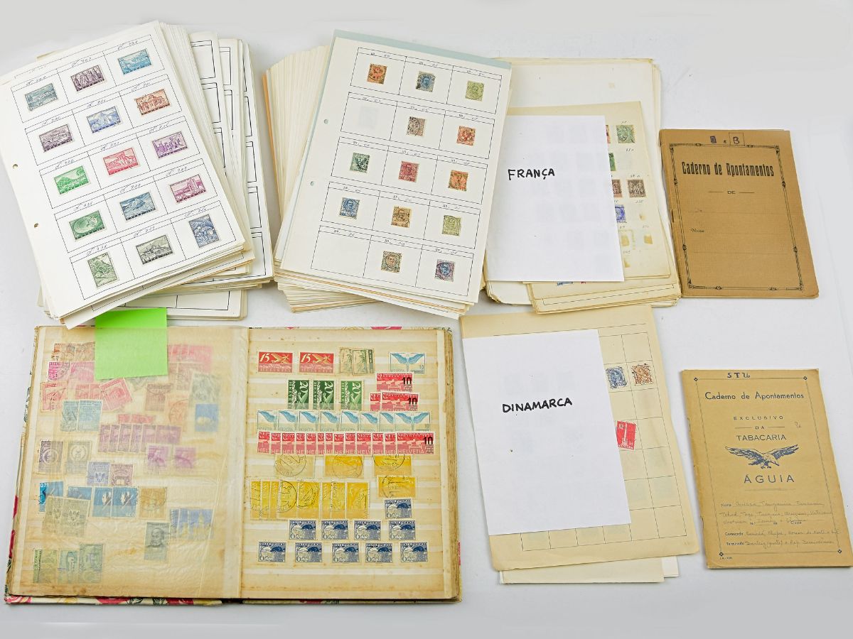 Colecção clássica de selos um pouco de todo o mundo 