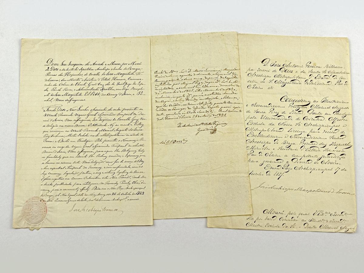 Documentos com selos de chapa brasonados