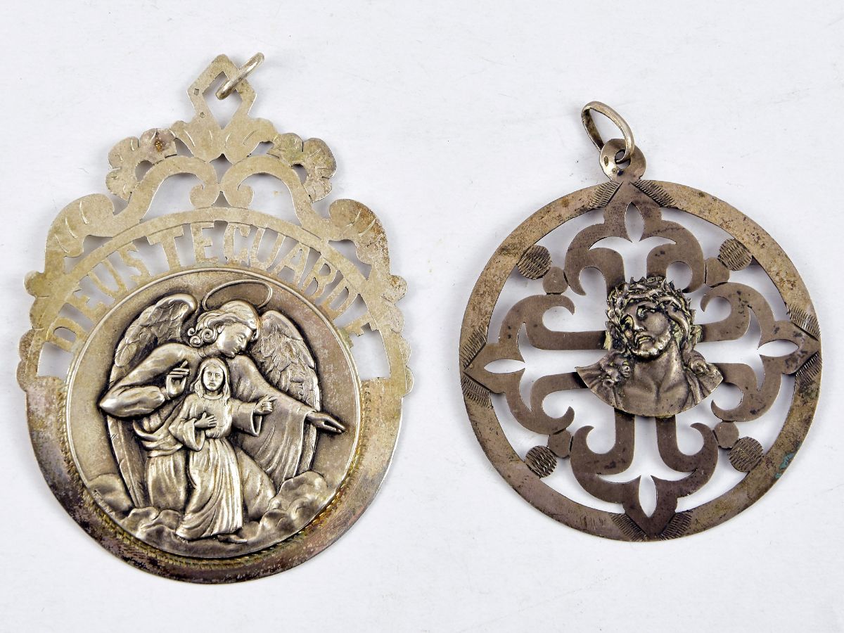 2 Medalhões religiosos