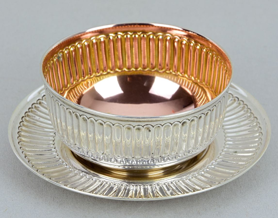 Taça de pingo com pires