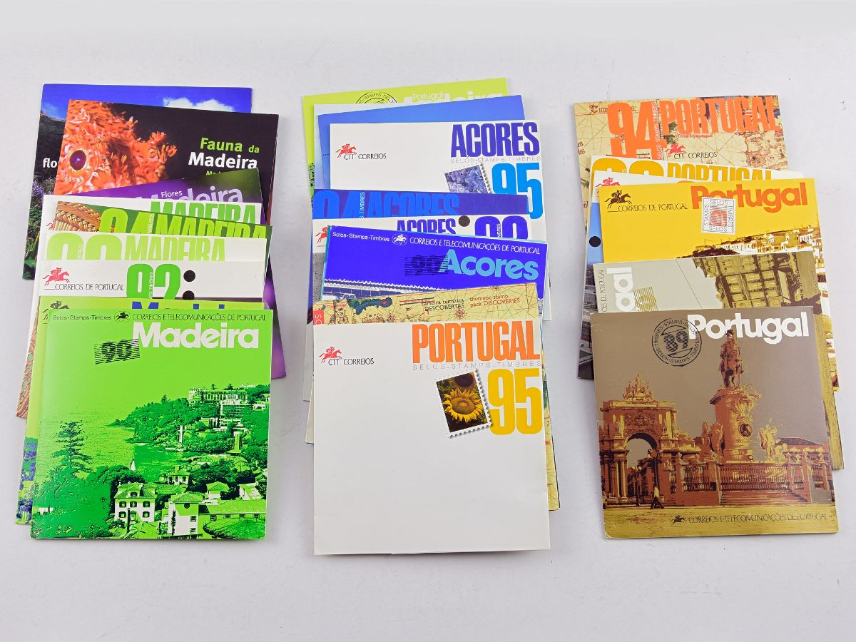 Carteiras anuais com selos da Madeira, Açores e Portugal