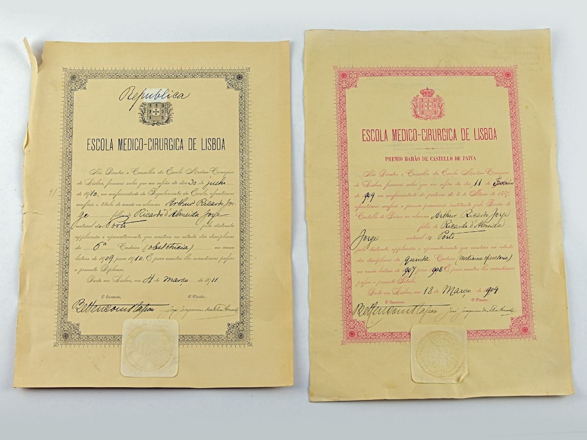 2 Diplomas da Escola Médico-cirúrgica de Lisboa