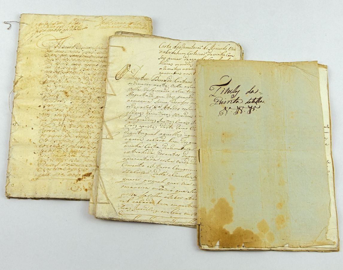 Conjunto de 6 manuscritos referentes a propriedades na Vila do Lavradio
