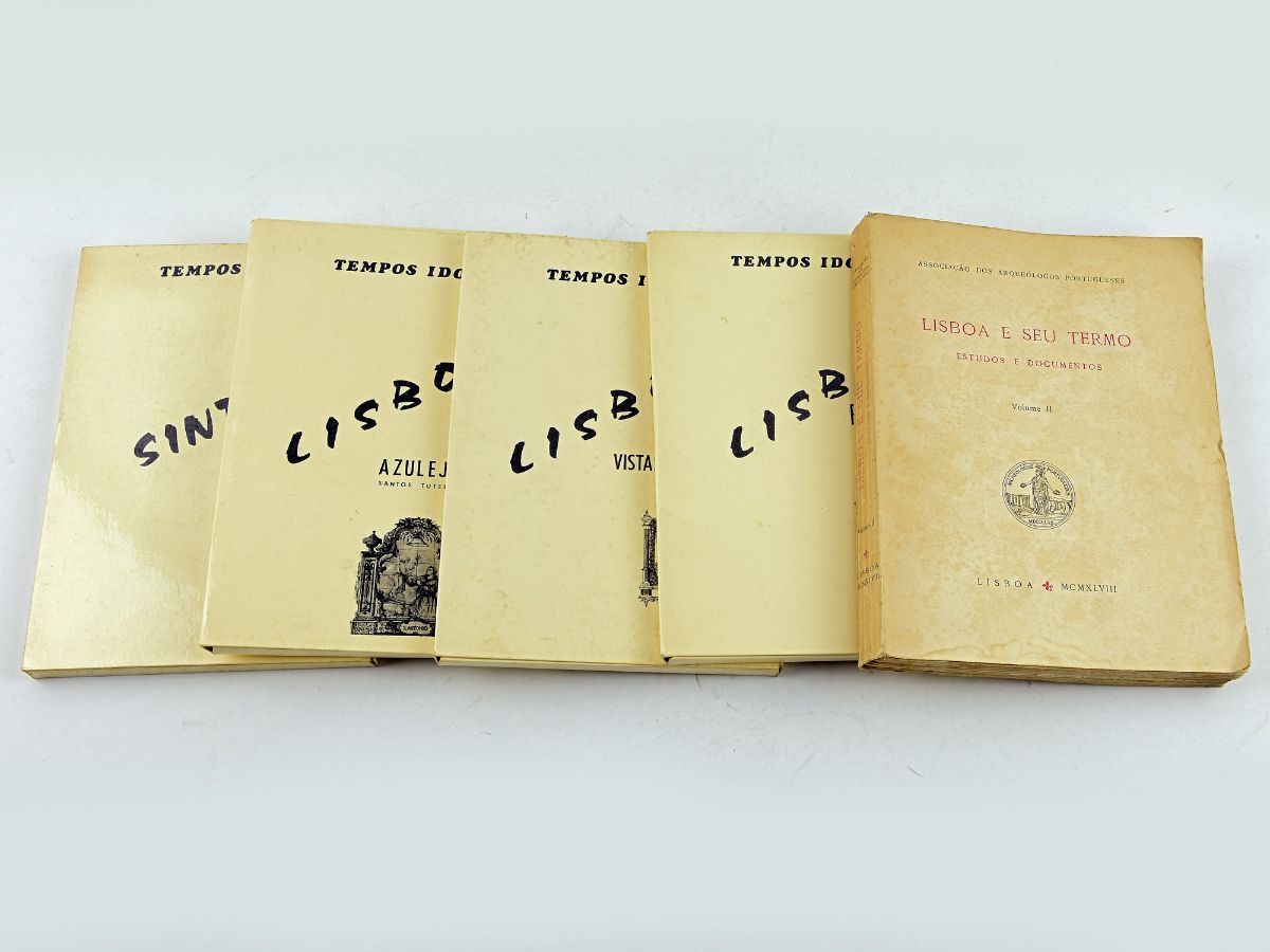 Livros diversos sobre Lisboa