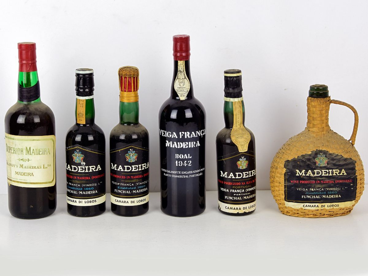 Conjunto de 6 Garrafas de Vinho da Madeira