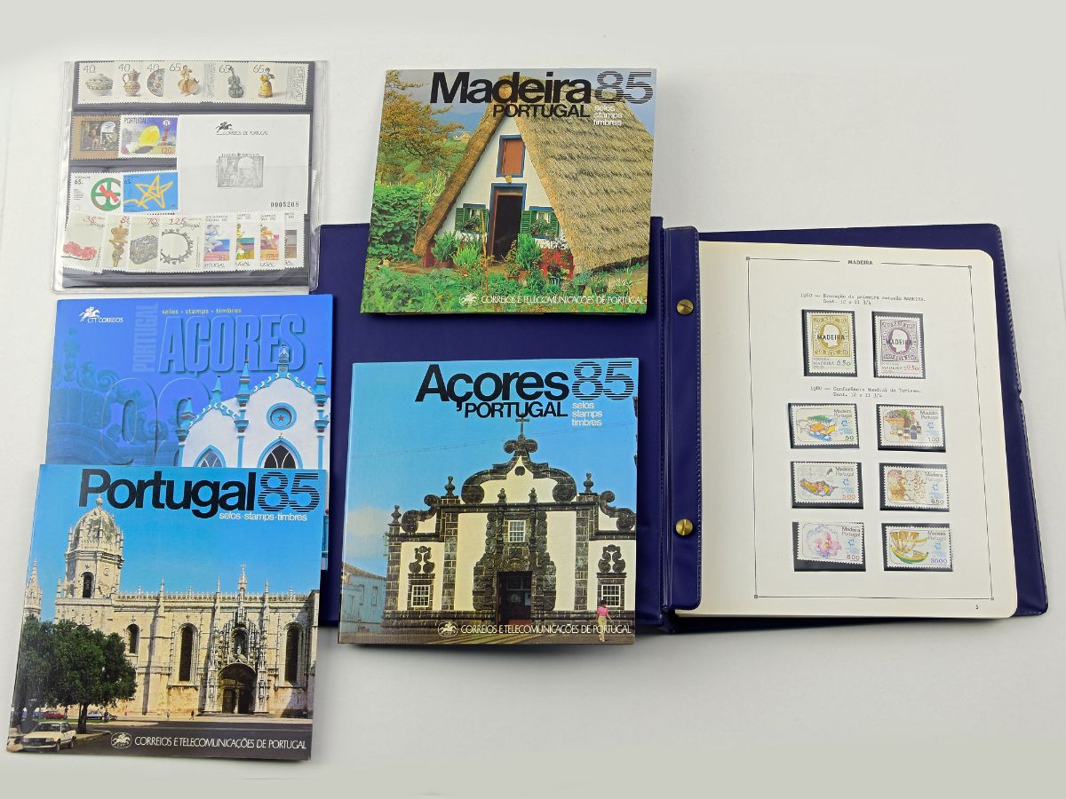 Lote constituído por coleção de selos de Açores e Madeira