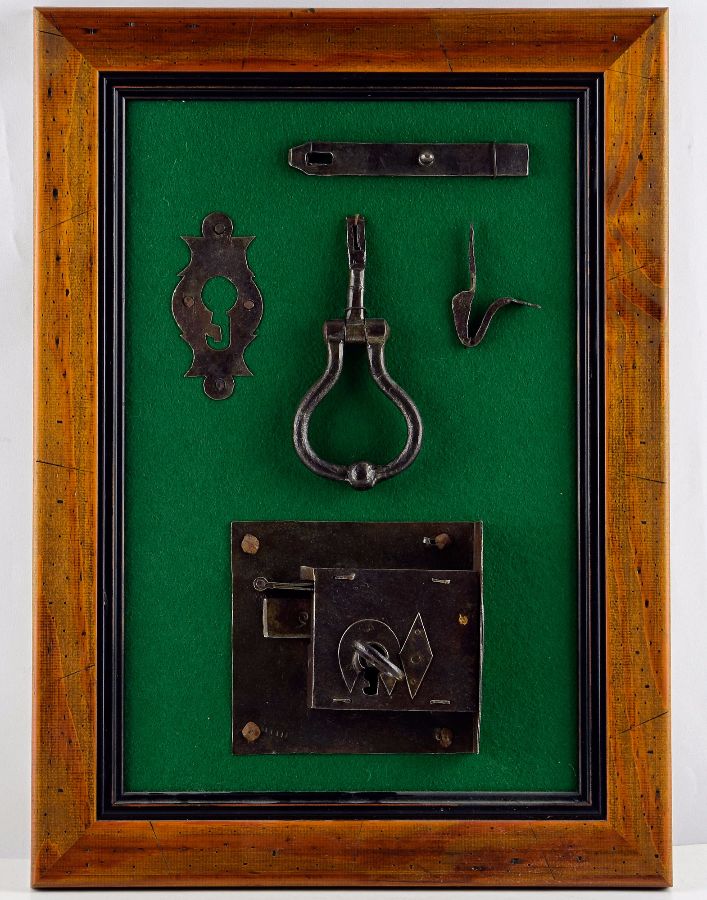 Conjunto de fechadura e batente de porta