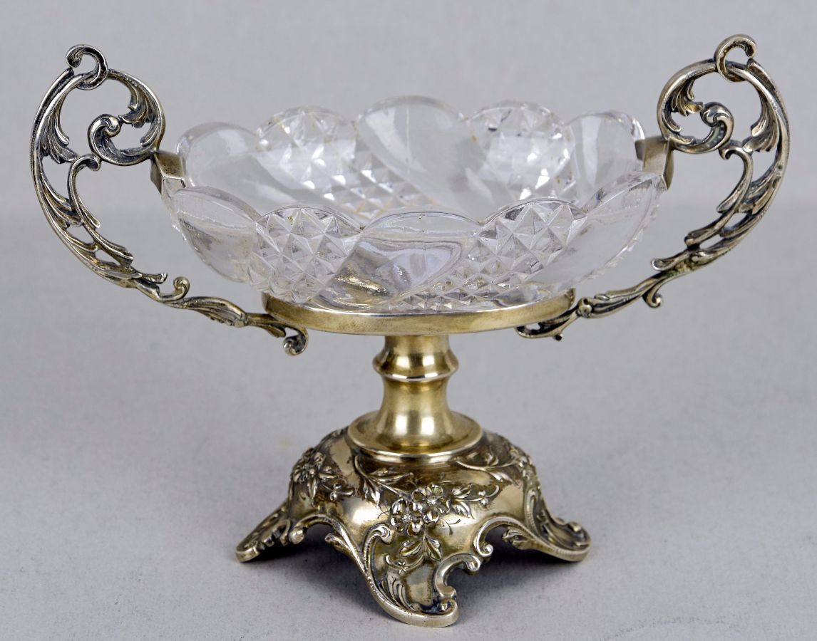 Pequena taça em cristal com suporte