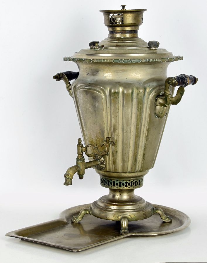 Samovar Russo em metal