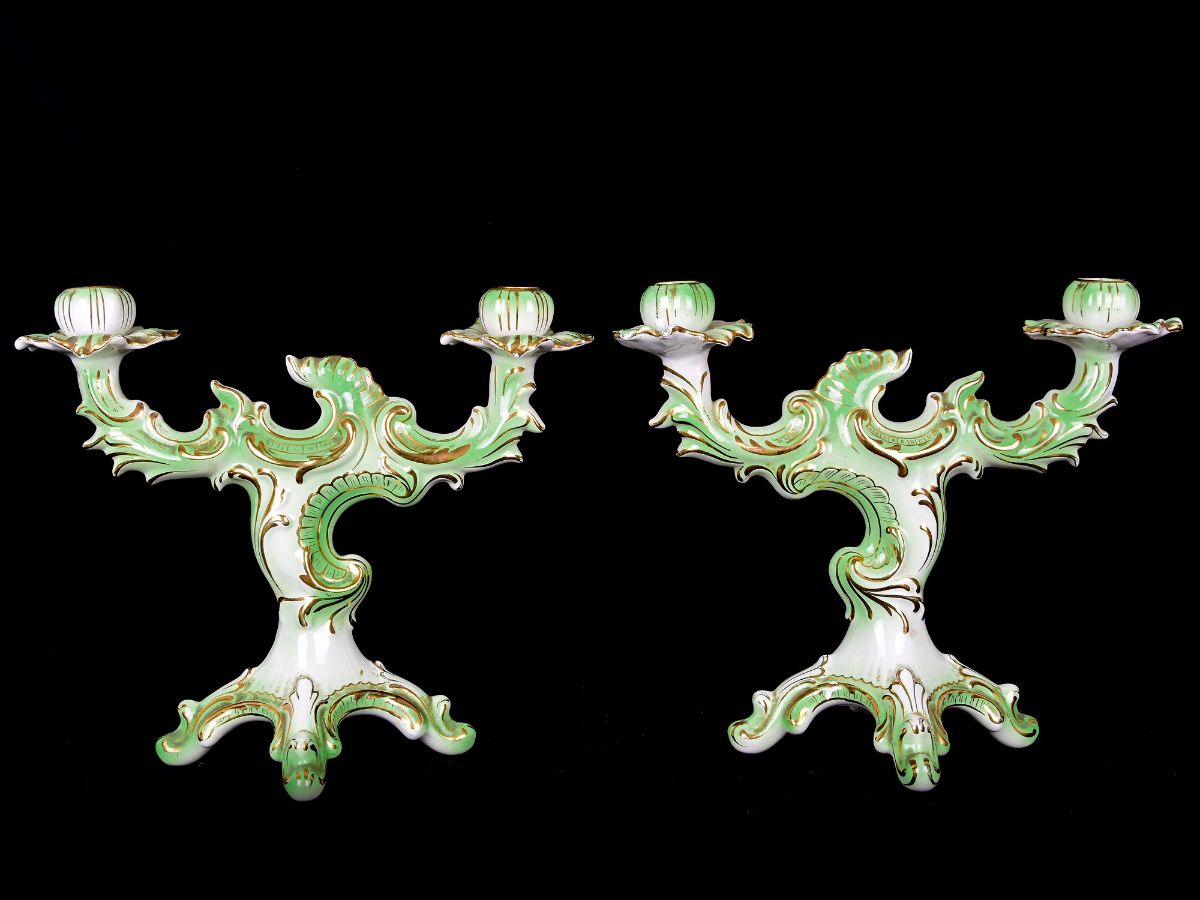 Conjunto de peças em faiança de Alcobaça