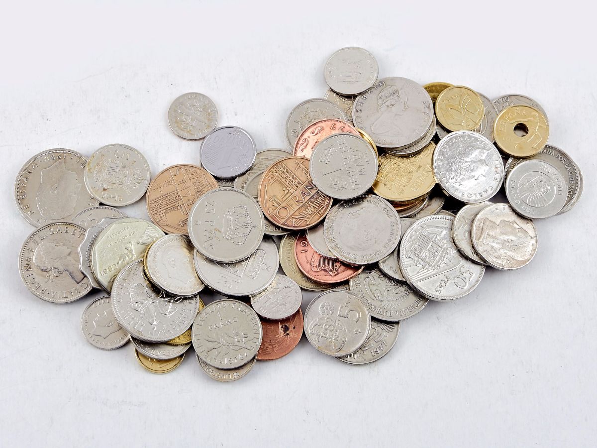 Lote de 150 moedas Mundiais						