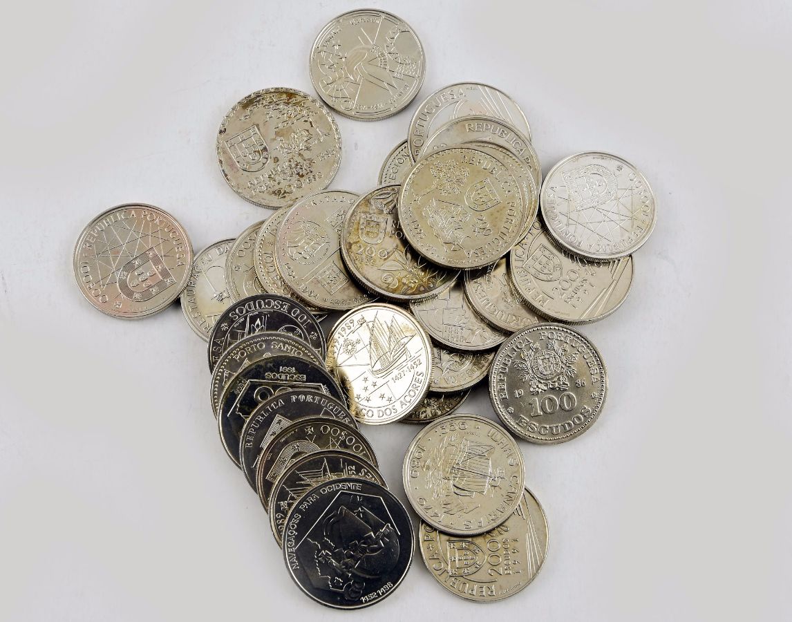 Lote de 30 Moedas de 100 e 200 Escudos						