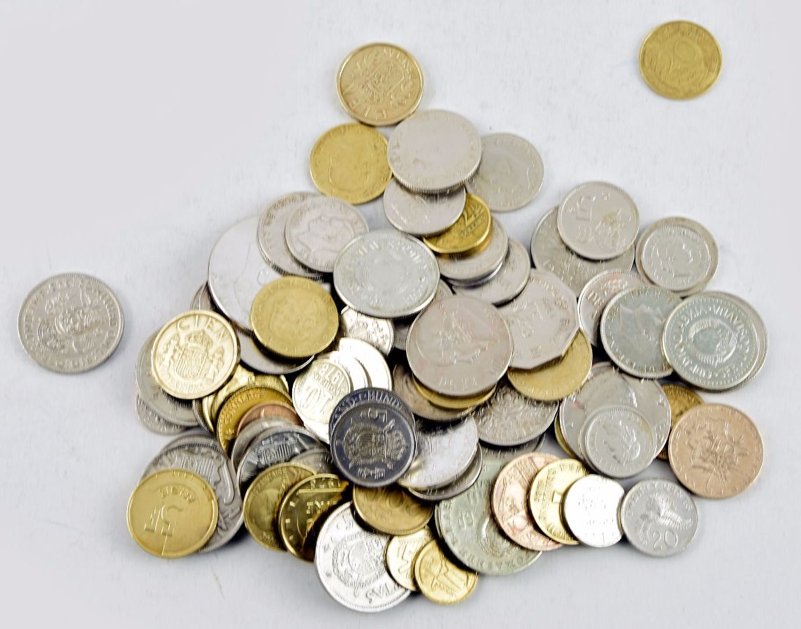 Lote de 150 moedas Mundiais						