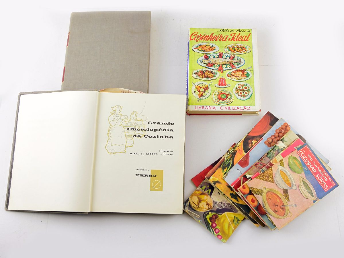 3 Livros e 12 Livretes de Culinária