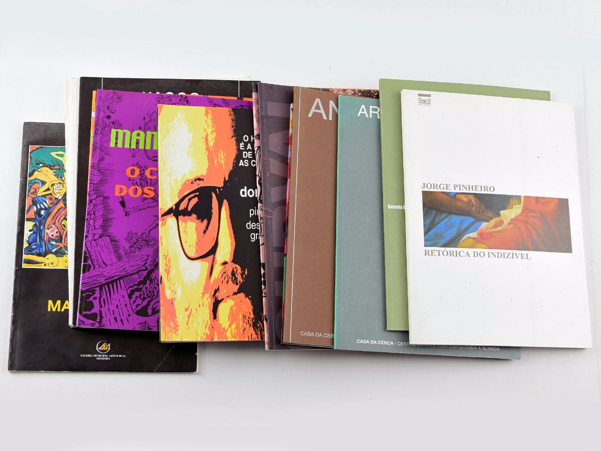 1 Livro e 14 Cátalogos