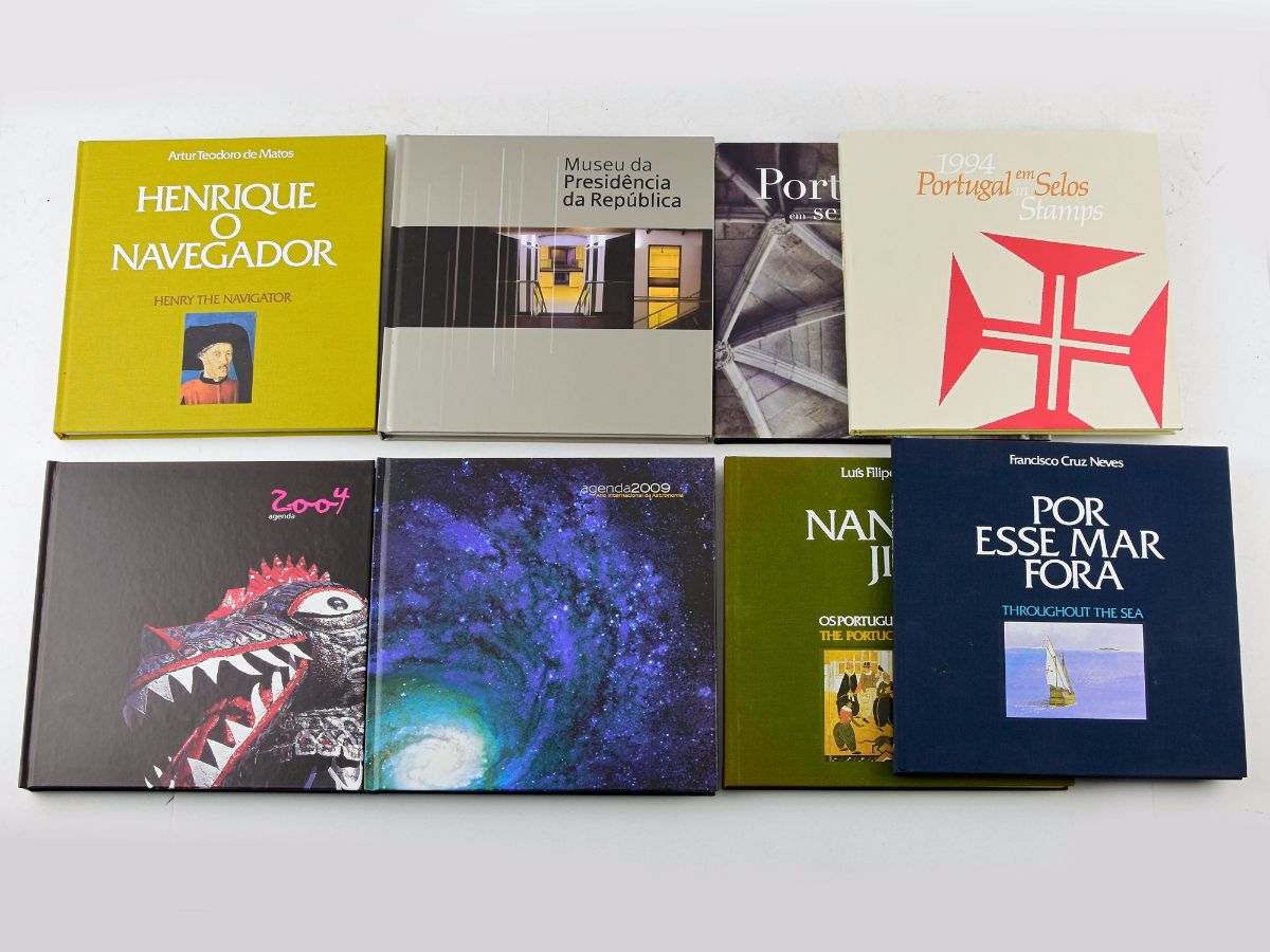 Pequena coleção de 6 livros Portugal em selos e temáticos dos CTT
