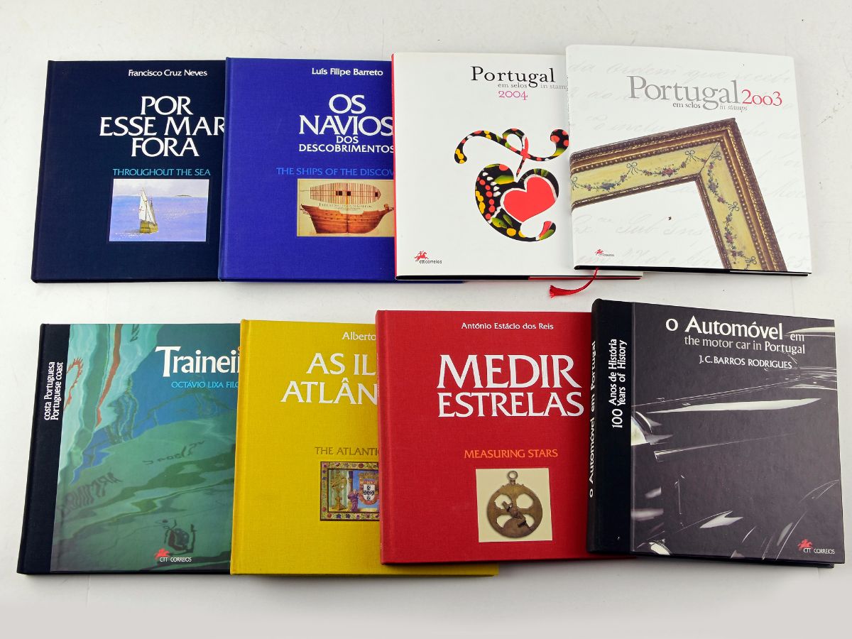Pequena coleção de 8 livros Portugal em selos e temáticos dos CTT