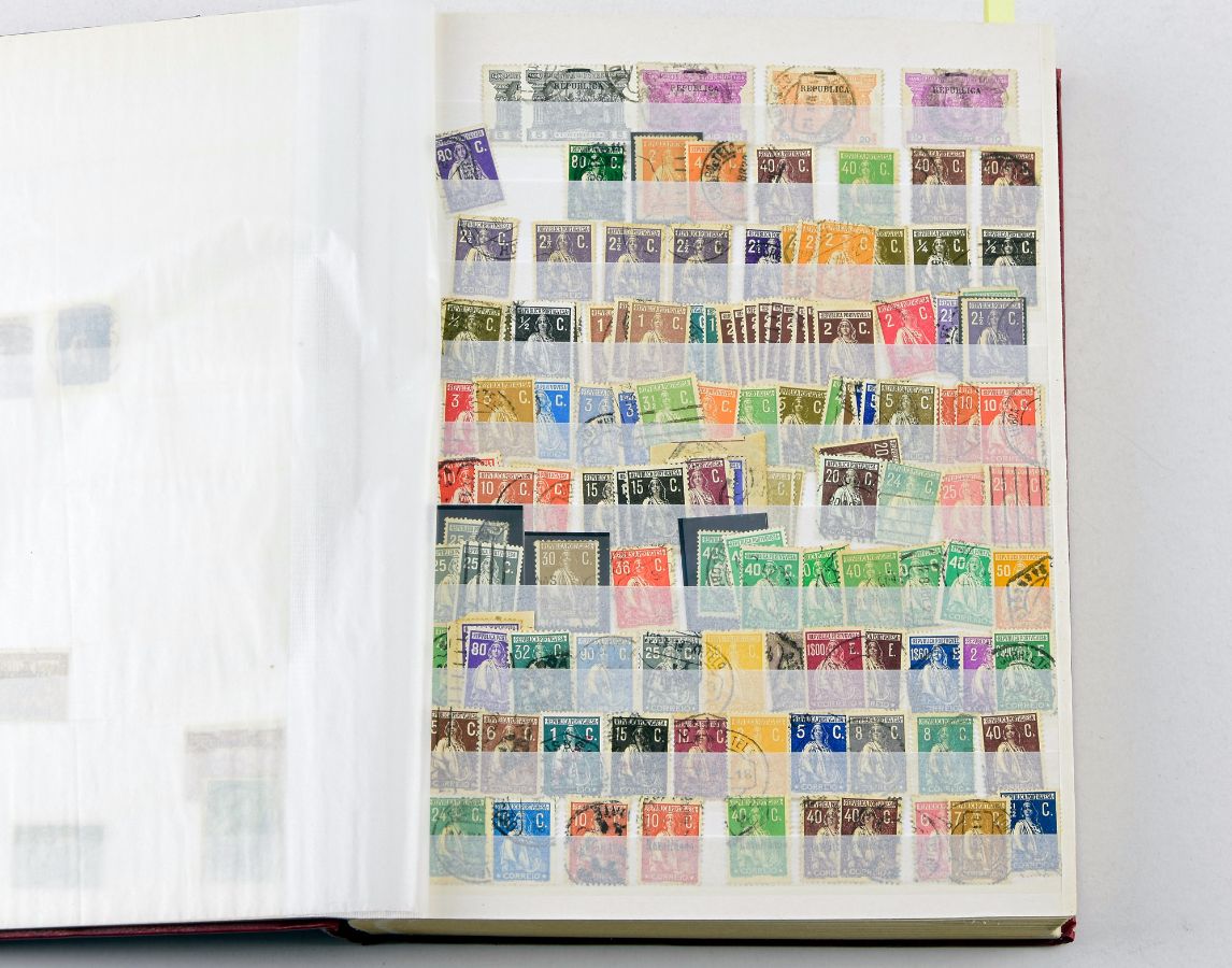 Colecção de selos clássicos de Portugal continental e variadas Ilhas