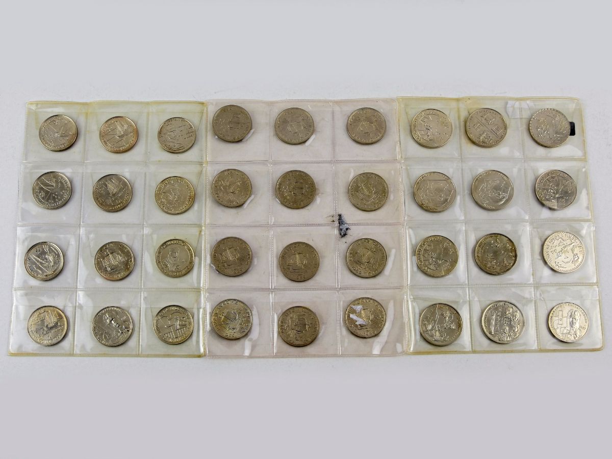 Conjunto de 36 moedas comemorativas